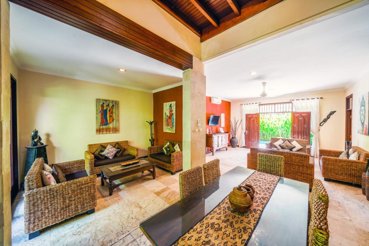 De Cinta Villa - Kuta - 5 Bedrooms - Heart Of Kuta Екстер'єр фото