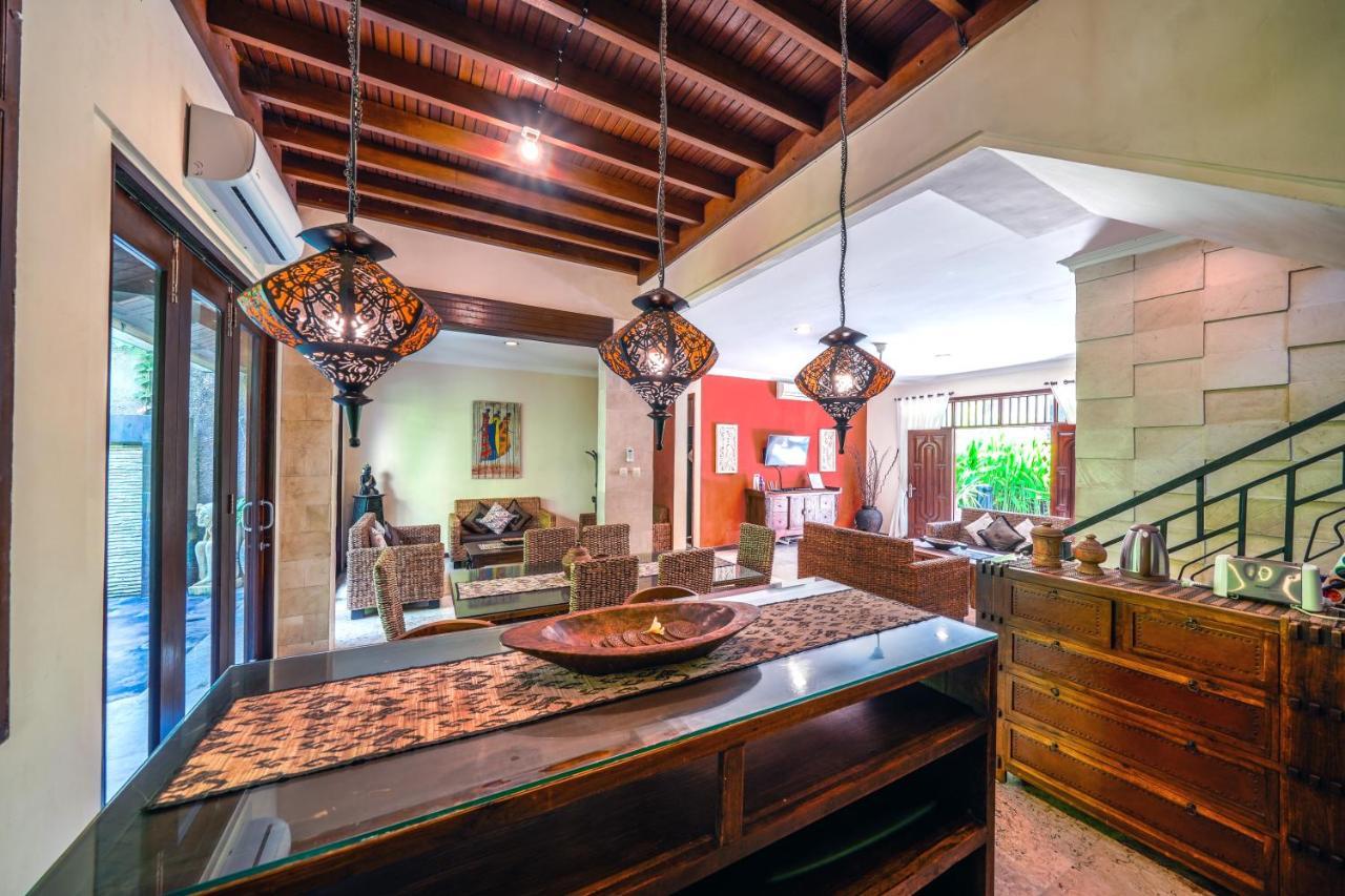 De Cinta Villa - Kuta - 5 Bedrooms - Heart Of Kuta Екстер'єр фото
