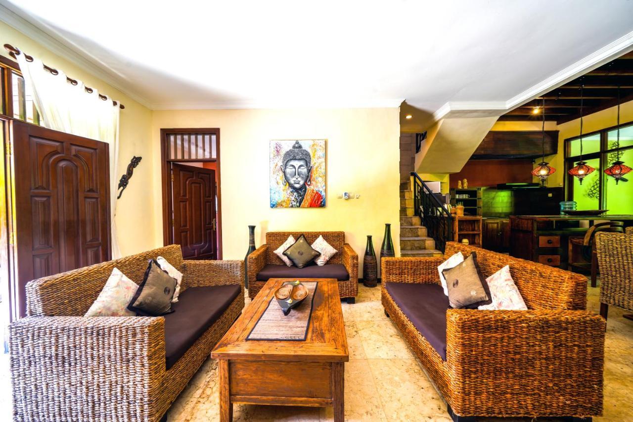 De Cinta Villa - Kuta - 5 Bedrooms - Heart Of Kuta Екстер'єр фото